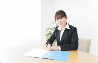 労働条件には明示義務がある？！明示事項と方法、手続きについて解説